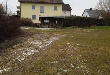 Frisch renoviertes Dreifamilienhaus - mit Wintergärten, Balkon, Garagen, Stellplätzen und Garten in Sulzbach-Rosenberg zu verkaufen!