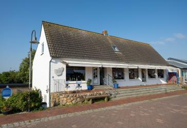 Wohn- und Geschäftshaus in Toplage auf der Insel Pellworm