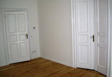 Helle neu renovierte 3 Zimmer Wohnung mit Balkon im 2.OG
