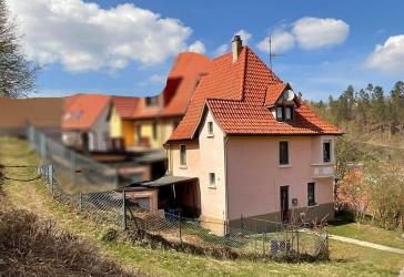 Doppelhaushälfte mit Potenzial und Ausblick
