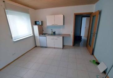 Schöne 2-Zimmer-Wohnung in der 2. Etage mit Einbauküche an einzelne Person zu vermieten.