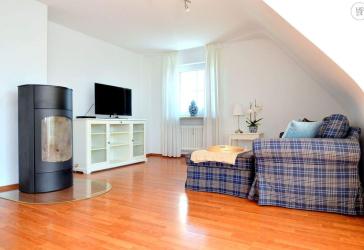 Geschmackvoll möblierte, hochwertig ausgestattete 3-Zimmer-Wohnung mit Internet, Garage in Thon