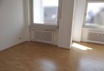 Attraktive, helle OG-Wohnung - 2 Z, Kü, B mit Balkon - in Bielefeld-Senne