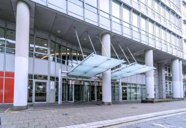 MODERNES Bürohaus mit 240 PKW-Stellplätzen am Hbf! | kurzfristig verfügbar | gekühlte Flächen