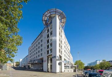 antaris Immobilien GmbH ** Großzügige Büroetage mit flexibler Raumstruktur **