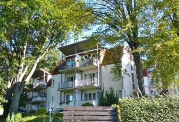 Von Privat: Moderne sonnige Zweizimmerwohnung in Parkambiente