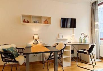 Modisch möbliertes und charmantes Studio Apartment in der Innenstadt von Leipzig (mit Balkon)