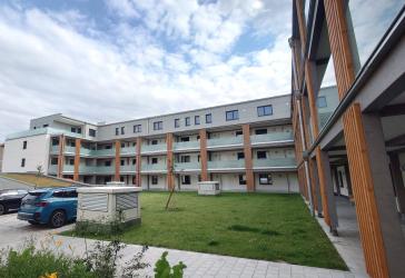 Moderne, helle und großzügig geschnittene Neubauwohnung mit Luxusloggia