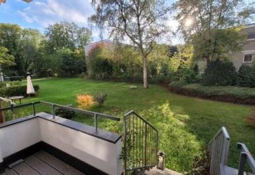 Traumhaftes Wohnen in Hummelsbüttel: Großzügige 5-Zimmer-Wohnung mit Privatgarten, Tiefgaragenplatz & Premium-Küche
