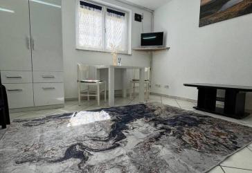Modern Apartment mit Küche und Möbel in beste Lage