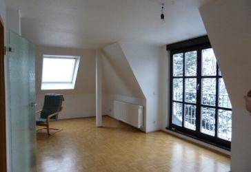 Geräumige Einlieger-Dachgeschosswohnung in bevorzugter und 'fast' zentraler Lage von Dortmund!