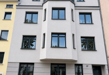 Helle und großzügige 3-Zimmer-Wohnung im modernisierten Altbau