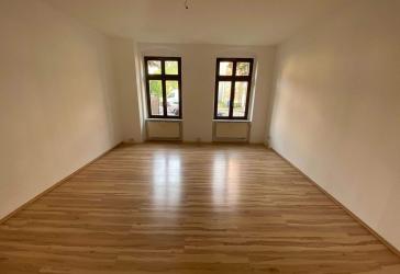 EBK mögl. !!! zwei 25m² große Zimmer / 1. Monat kaltmietfrei !