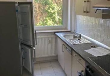 Gemütliche 3-Zimmer mit neuem Laminat, Wanne und Garage in guter Lage!