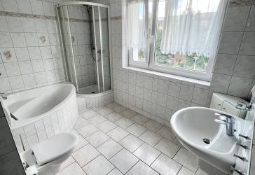 ==Schicke 3.Zimmerwohnung mit Balkon, EBK & Bad mit Wa/Du in Gera-Lusan==