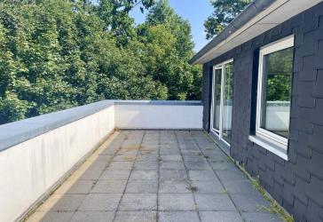 Sonnige Dachgeschosswohnung mit großer Dachterrasse in Schnelsen!