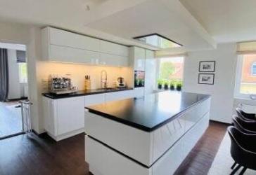 Moderne 4-Zimmer-Wohnung mit zwei Balkonen und Einbauküche nähe Schwabinger Tor
