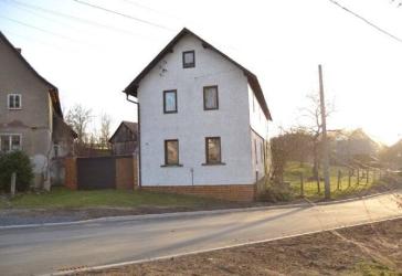 Einfamilienhaus mit Nebenräumen, großer Scheune, Nebengebäude und einer Gartenlandschaft mit vielen Möglichkeiten - Reitzengeschwenda