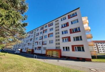 **SIE ENTSCHEIDEN DIE SANIERUNG** Helle 2-Raumwohnung mit Seitenbalkon + Aufzug