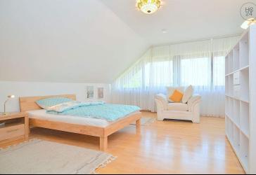 Geschmackvoll möblierte 2-Zimmer-Wohnung mit WLAN und Balkon in Erlangen