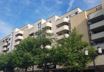 Ladenfläche an belebter Straße