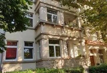 Provisionsfrei: 5-Zimmer-Wohnung mit Balkon in Erfurt, Nähe Landtag, KfZ-Stellplatz auf dem Grundstück