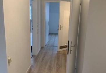 Vollständig renovierte Wohnung mit drei Zimmern, EBK und Balkon in Heilbronn- Böckingen