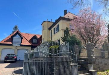 Innenstadtnah und doch im Grünen - wunderschöne 3 1\2 Zimmerwohnung im 1.OG ab 01.08.2026 zu vermieten - Nähe Staatsinstitut