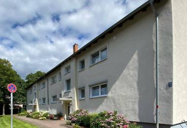 KAPITALANLAGE im Modernisierten Haus : Vermietete 2-Zimmer-Wohnung mit Balkon ! Provisionsfrei !