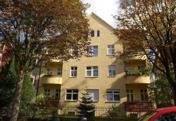 vermietete Altbauwohnung mit Balkon