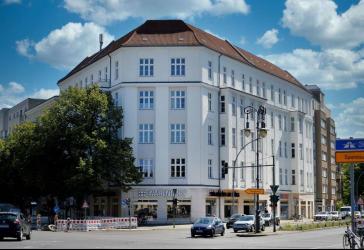 VERMIETETE Typische Berliner 6-Zimmer-Wohnung unmittelbar gegenüber vom Schloss Charlottenburg