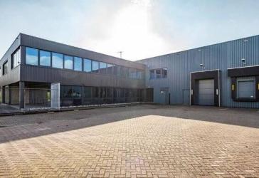 ++ ca. 2.150,00 m² Hallenfläche ++ zur Miete ++ Andienung ebenerdig + Rampen + 7,50 m UKB