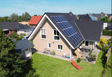 Zukunftssicher Wohnen: Modernes Energieeffizienzhaus mit Erdwärme & PV-Anlage