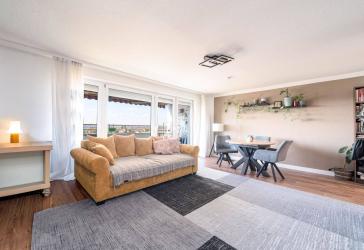 Freie sonnige 3-Zimmer-Wohnung mit Loggia, Weitblick und Tiefgaragenstellplatz auf Wunsch - Bestlage