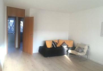 renovierte ruhige 2-Zi.Wohnung mit West-Balkon ,EBK , ca. 52qm am Olympiapark. +Stellplatz