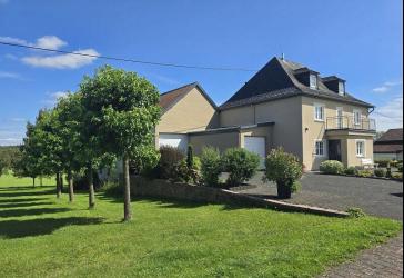 Mit Weitblick - exklusives kernsaniertes Wohnhaus, Wirtschaftsgebäude & Tierhaltung möglich