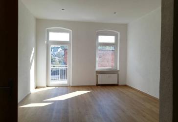 Geräumige und neu sanierte 4-Zimmer Wohnung mit Balkon/ Stadtzentrum