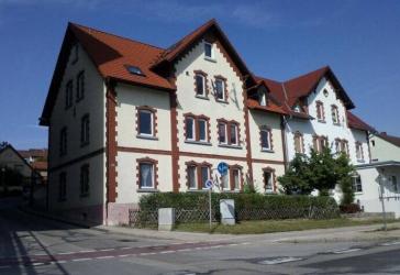 Helle, freundliche und ruhige Dachgeschosswohnung - teilmöbliert
