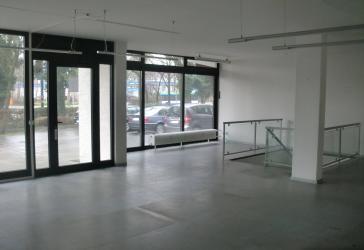 Voll vermietete Ladenstraße in München-Nord mit PKW-Stellplätzen