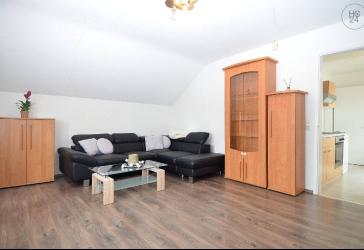 Schöne 2- Zimmer Dachwohnung in Lörrach- Hauingen, möbliert