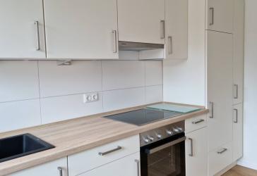 Hier warten 71 m² zum Wohlfühlen auf Sie - saniert und bezugsfertig ab sofort mit Terrasse und großem Gemeinschaftsgarten