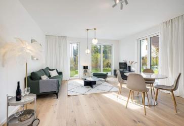 Elegante, barrierefreie 3-Zimmer-Wohnung mit direktem Zugang zum Hobbyraum und großzügigen Garten
