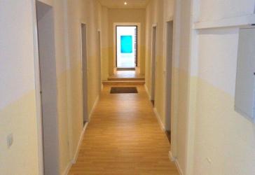 Full-Service-Büroplatz, frisch renoviert + möbliert