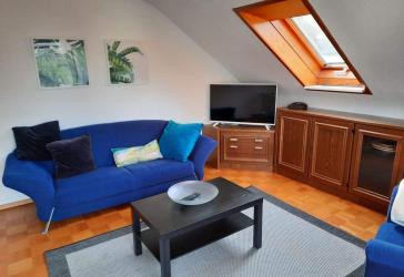 HELL UND GEMÜTLICH - 2-Zi-DG-Whg in Leinfelden-Echterdingen, Balkon, WLAN - 2215