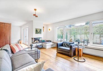 Stilvoller Bungalow. Viele Zimmer bieten Möglichkeiten.
