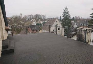 Charmante 2-Zimmer-Dachgeschosswohnung mit großer Dachterrasse und traumhaftem Weitblick in Solingen