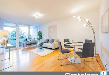 FIRSTPLACE - Helle 2-Zimmer-Wohnung mit schönem Ausblick und Süd-Loggia