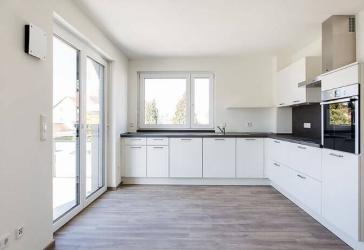 Helle 3-Zimmer Wohnung mit Balkon inkl. Küche