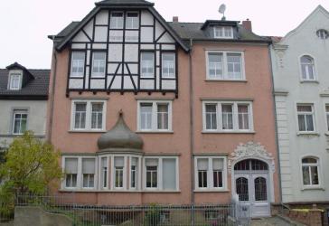 Individuelle 3-Raum-Wohnung mit Doppeltüren und Laminat