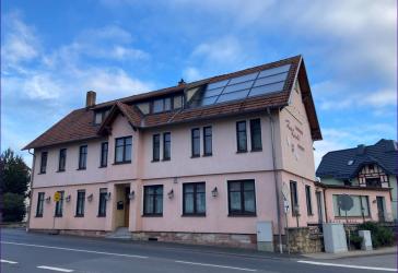 Solides Immobilienensemble mit Entwicklungspotenzial für Entwickler, Sanierer oder Kapitalanleger